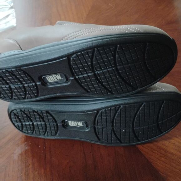 Women's Tan Slip-On Shoes by DREW - Size: 6 1/2 (1006) - Picture 3 of 4